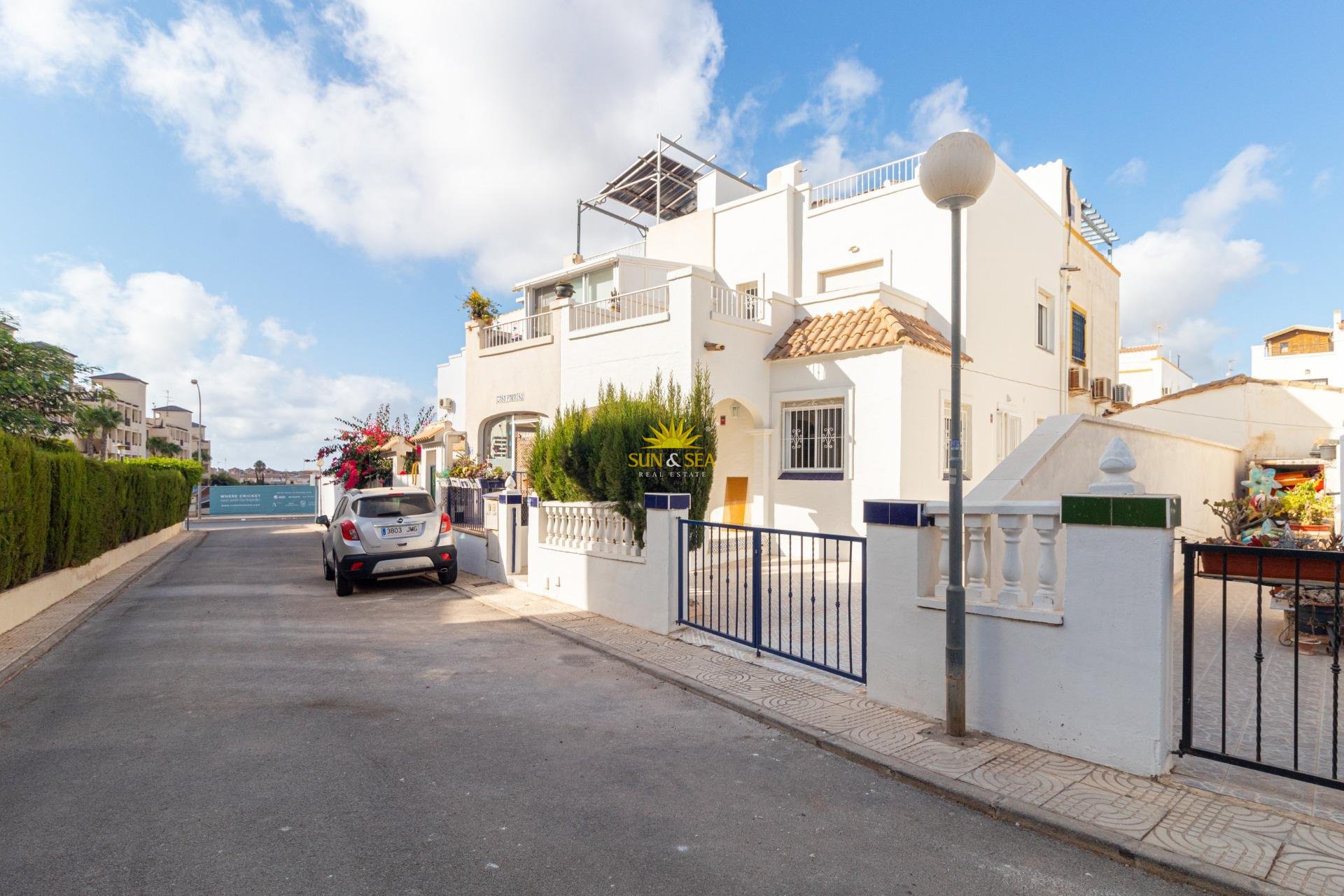 Resale - Villa / Semi detached - Orihuela Costa - La Florida