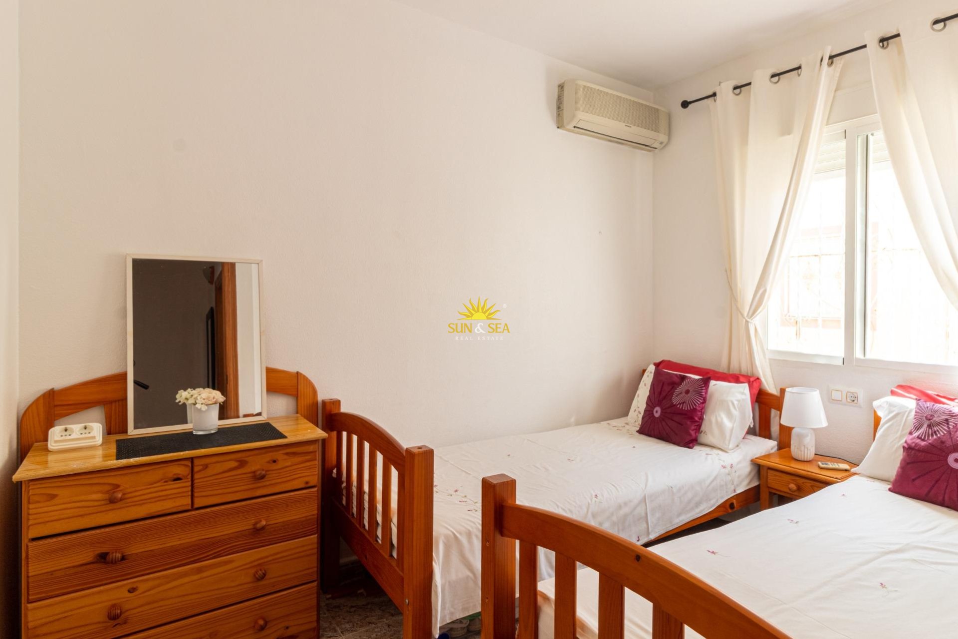Resale - Villa / Semi detached - Orihuela Costa - La Regia