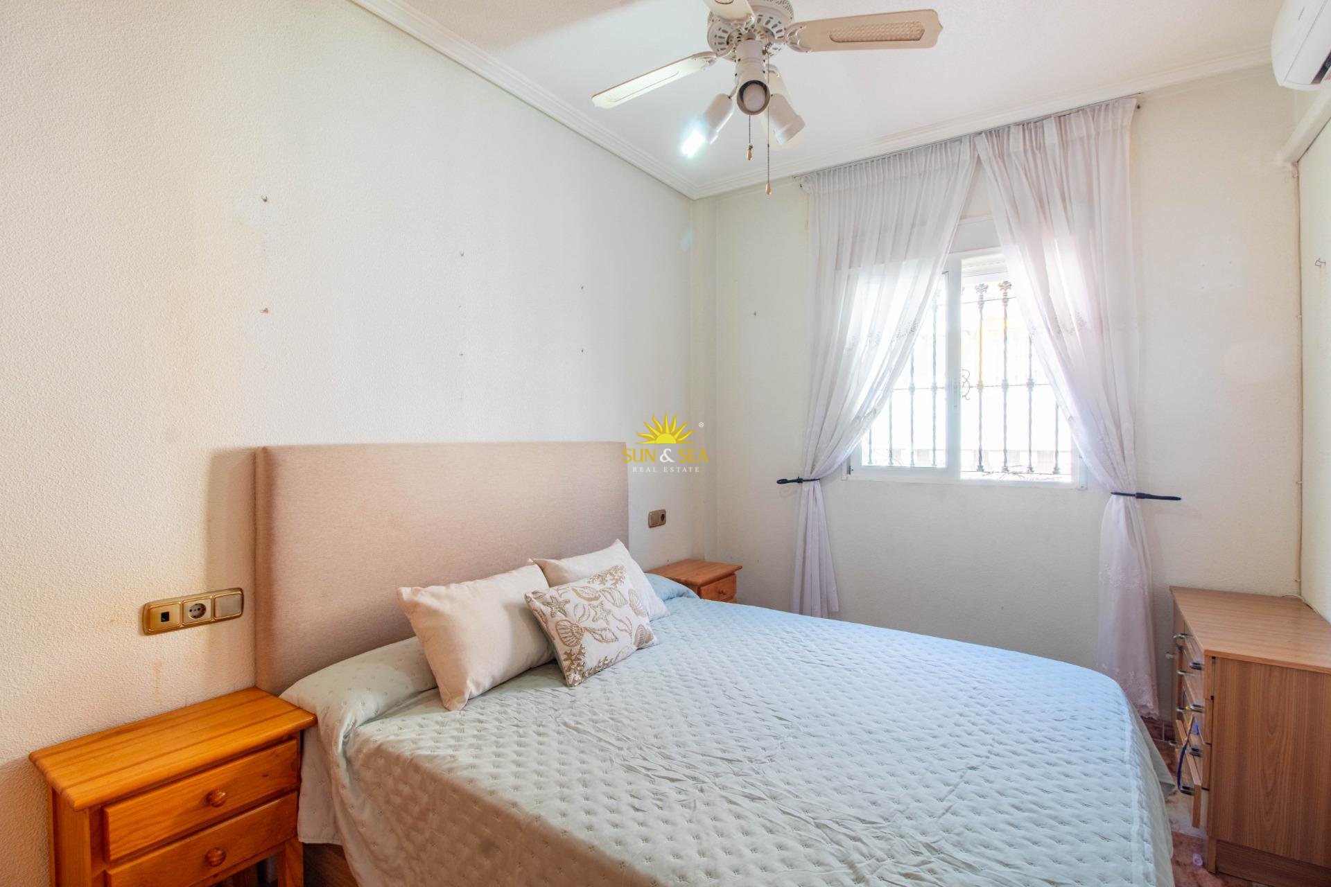 Resale - Villa / Semi detached - Orihuela Costa - La Zenia