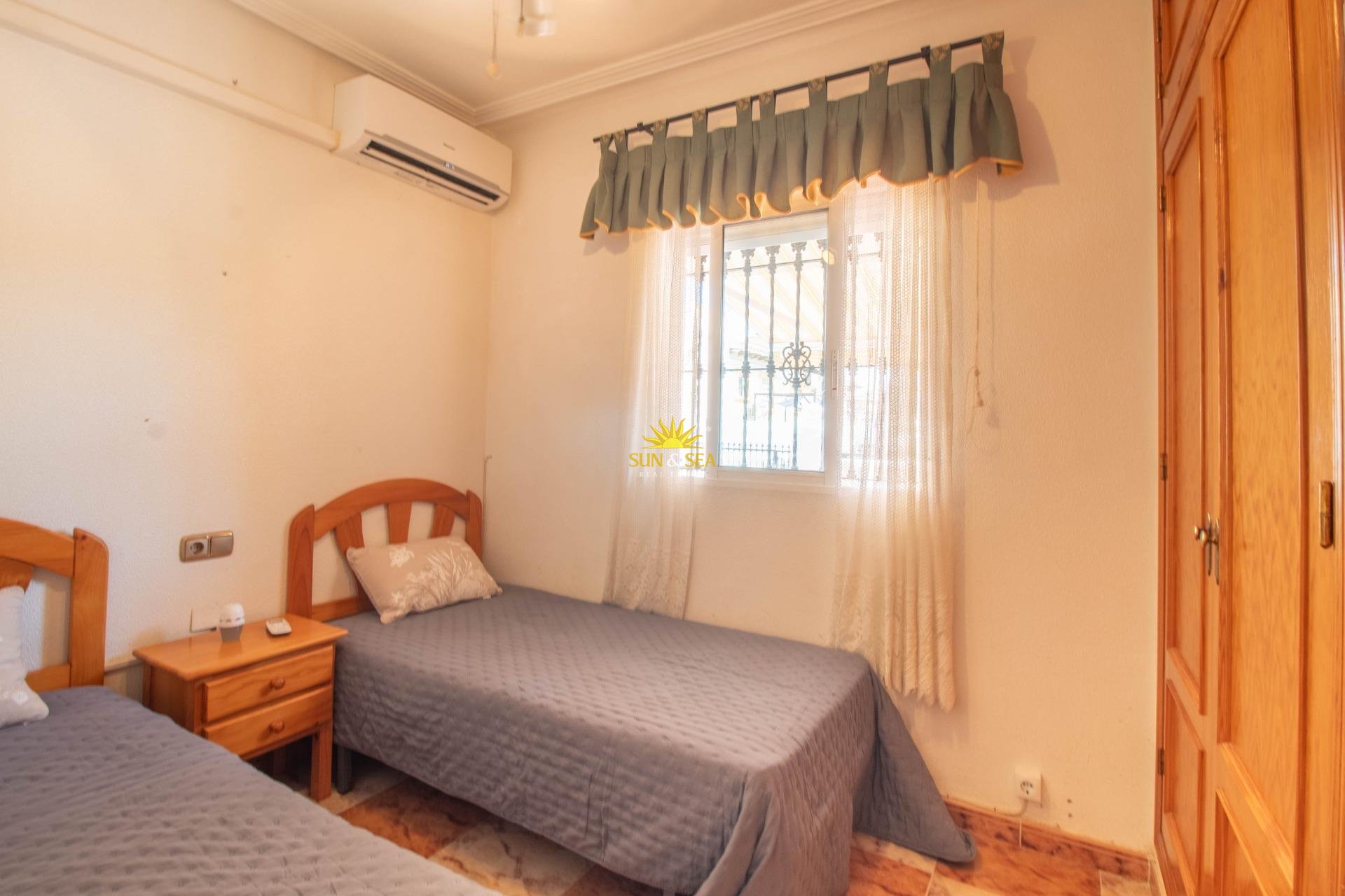 Resale - Villa / Semi detached - Orihuela Costa - La Zenia