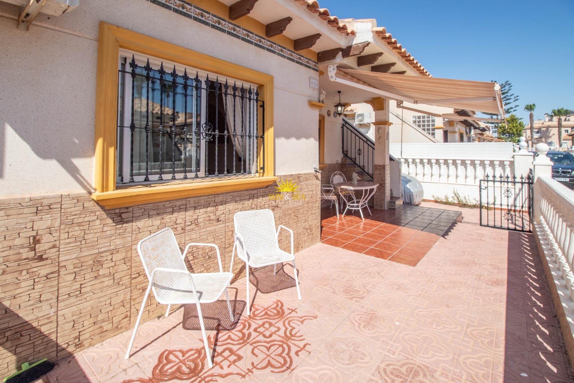 Resale - Villa / Semi detached - Orihuela Costa - La Zenia