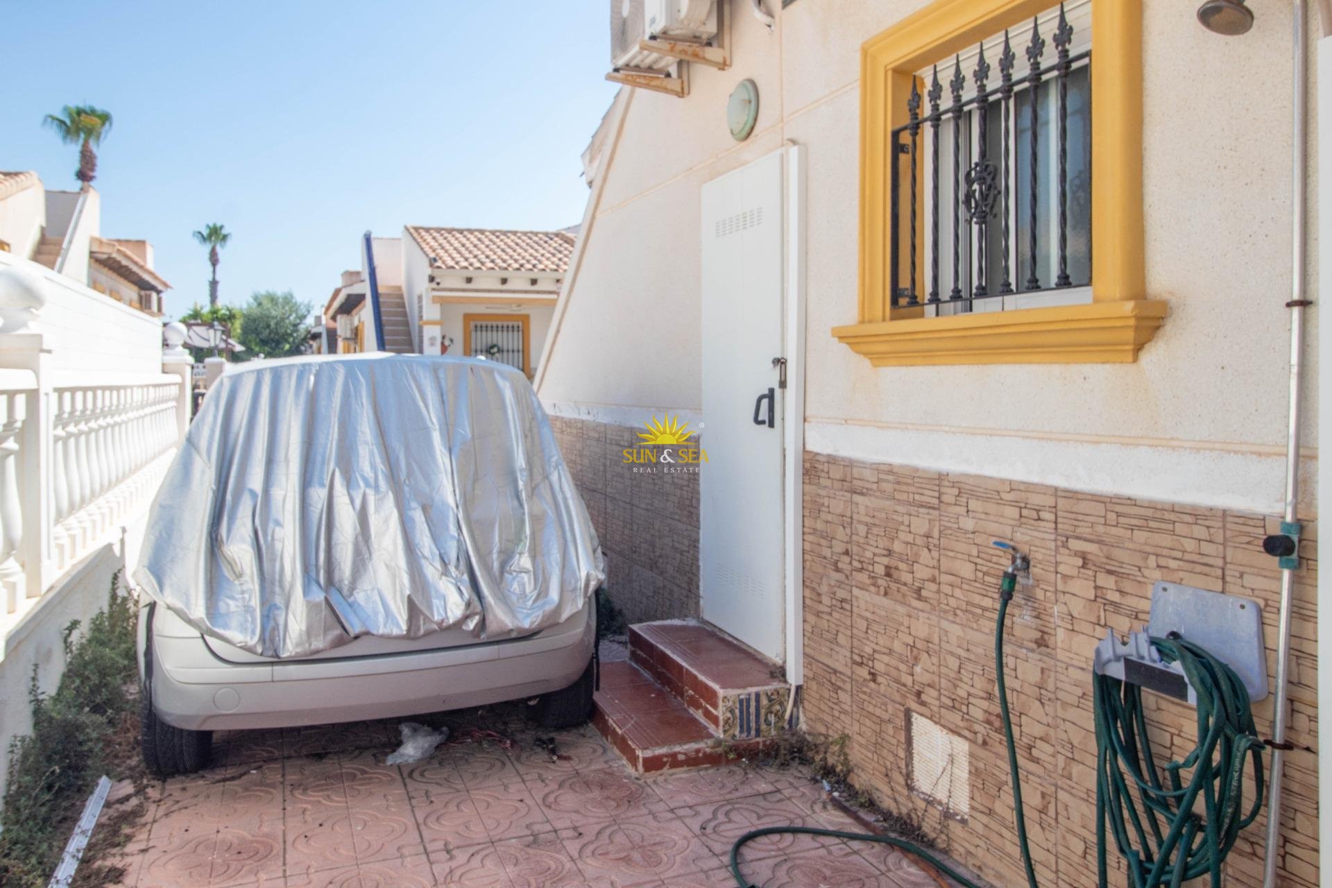 Resale - Villa / Semi detached - Orihuela Costa - La Zenia