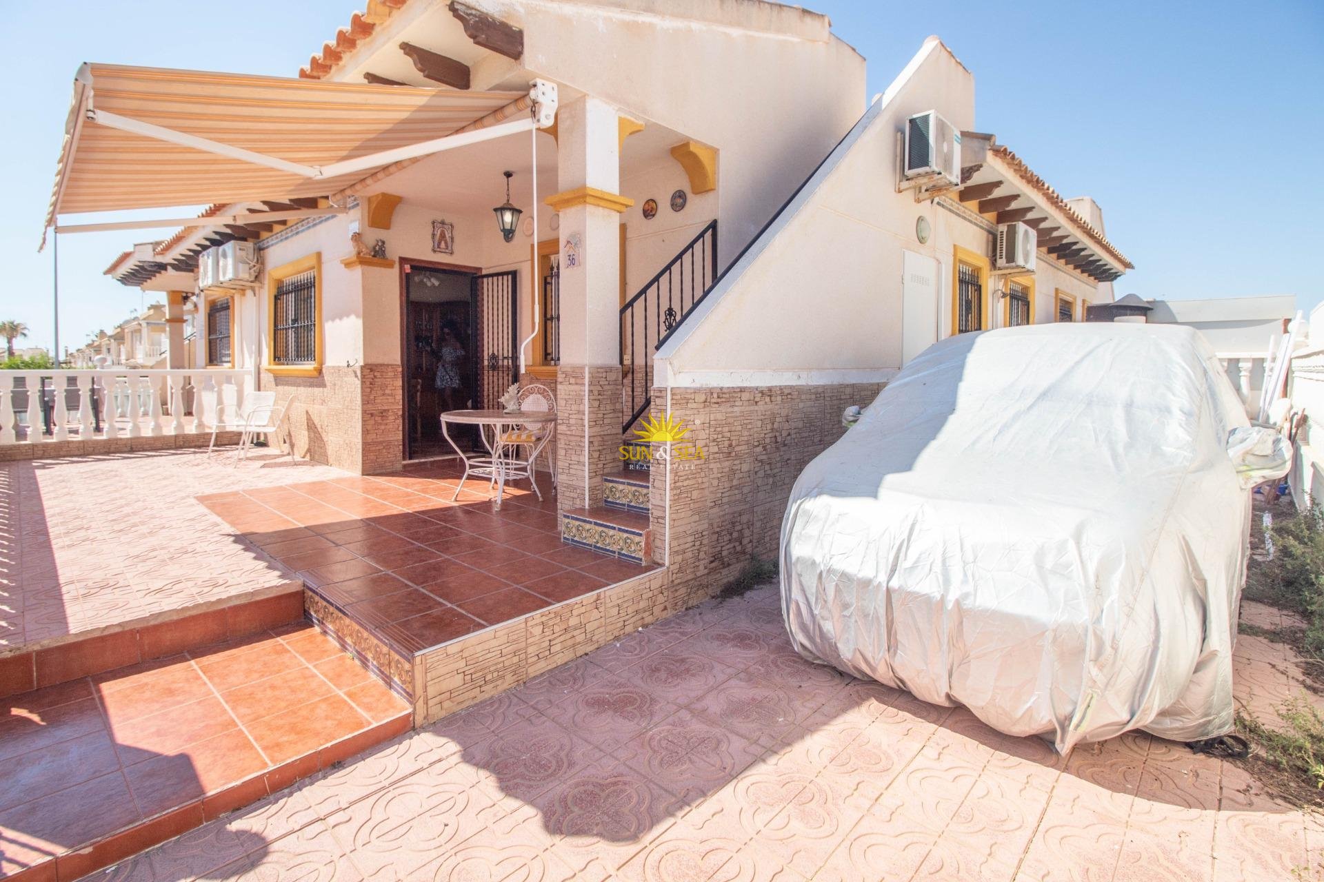Resale - Villa / Semi detached - Orihuela Costa - La Zenia