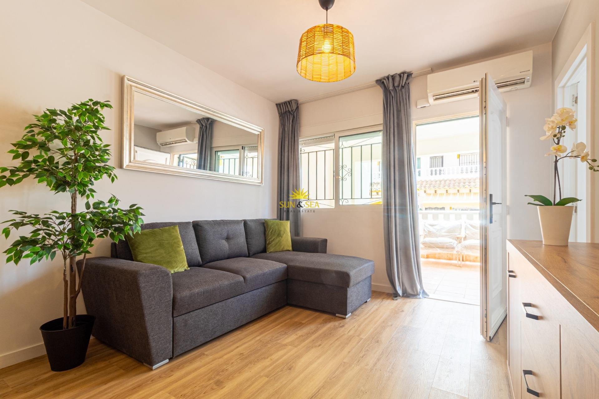 Resale - Villa / Semi detached - Torrevieja - Los altos