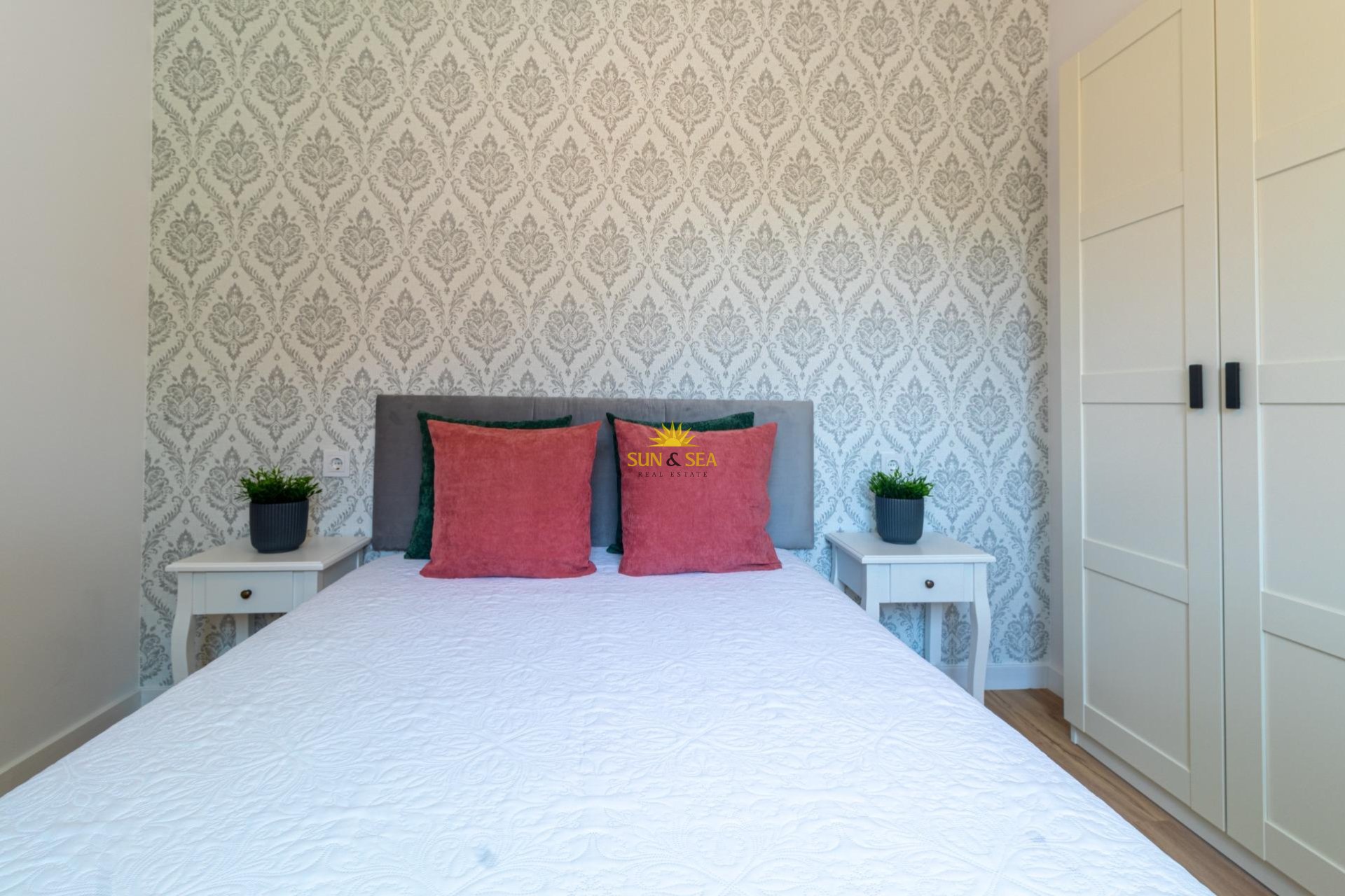 Resale - Villa / Semi detached - Torrevieja - Los altos