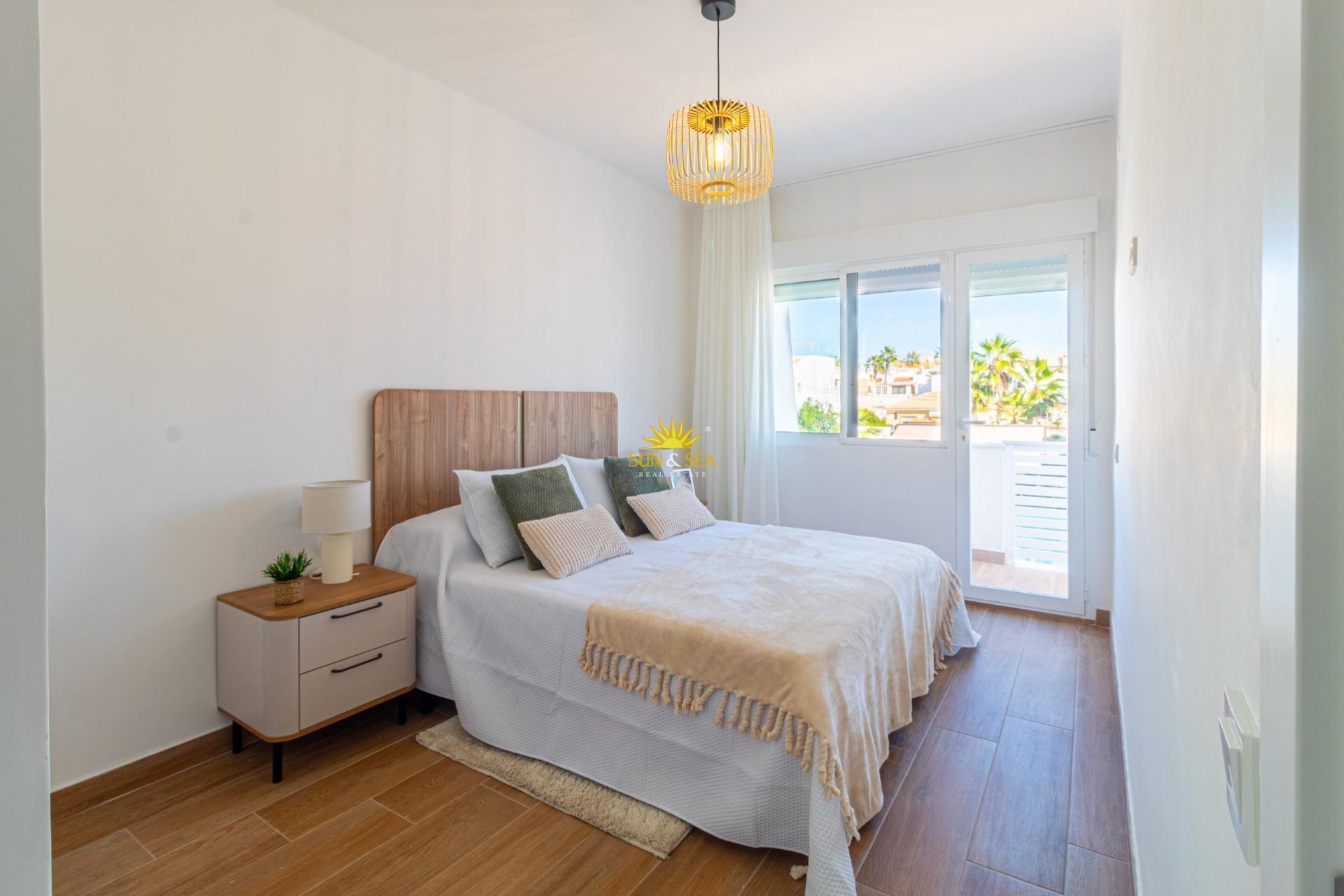 Resale - Villa / Semi detached - Torrevieja - Los Frutales