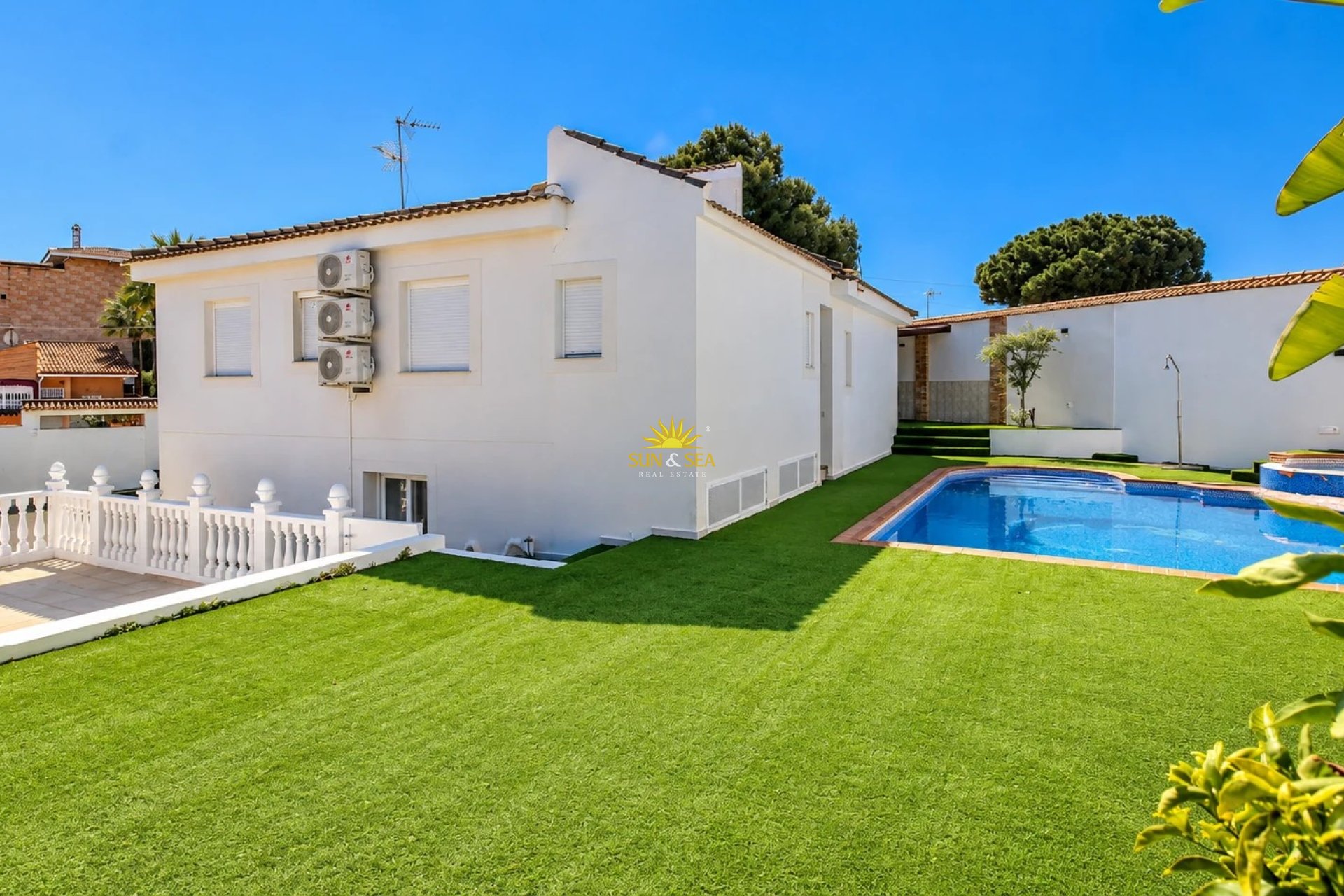 Resale - Villa - Torrevieja - El Chaparral