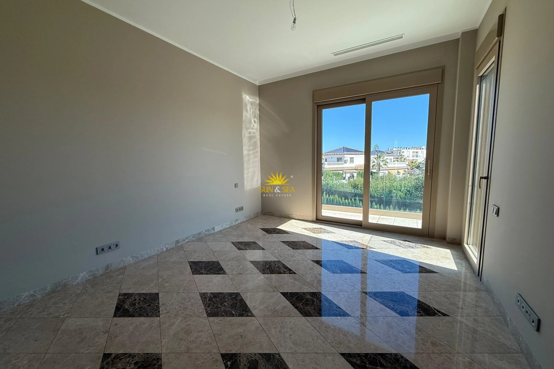 Resale - Villa - Torrevieja - Torrelamata - La Mata