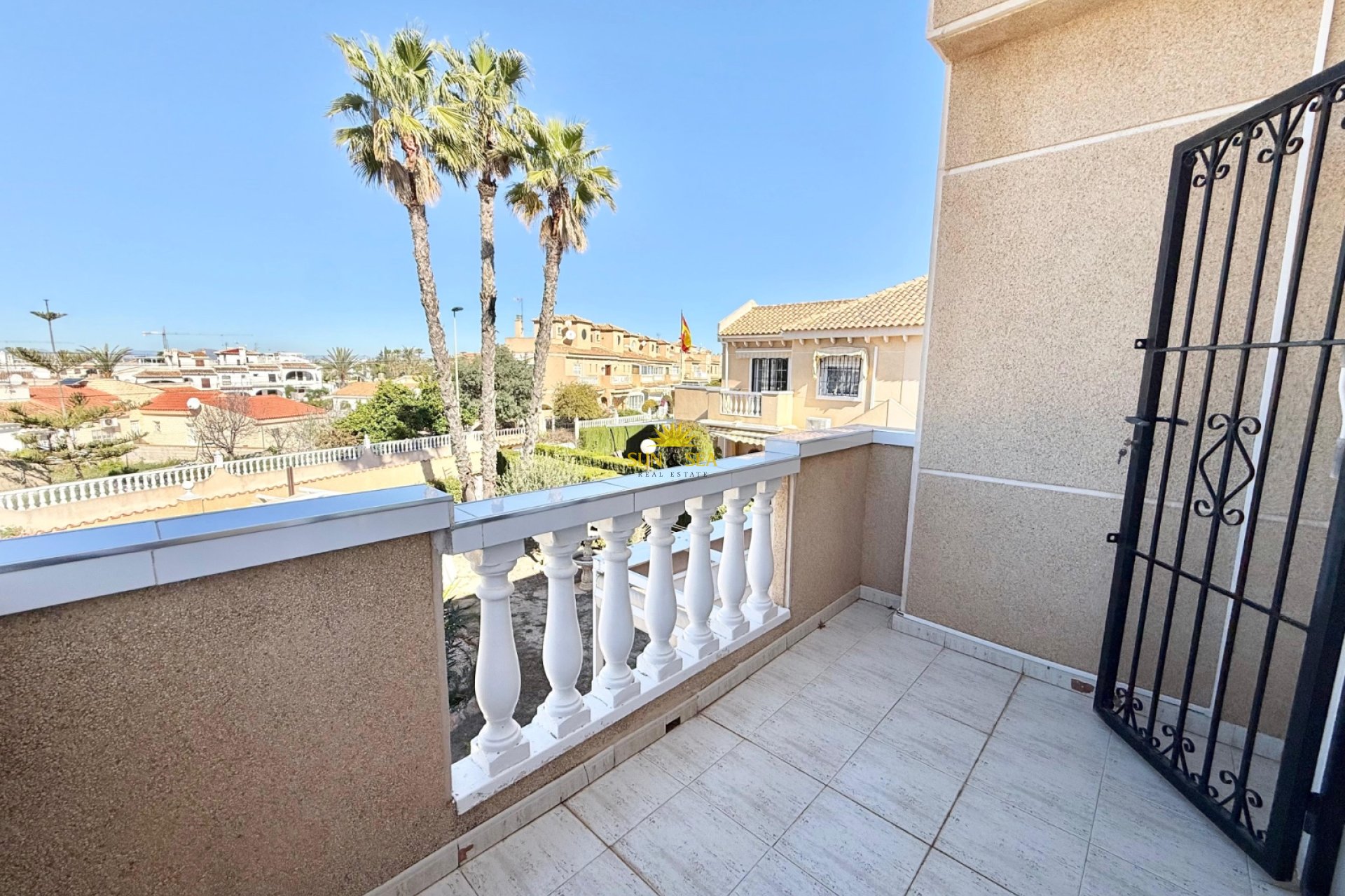 Resale - Villa - Torrevieja - Urb. Jardín del Mar