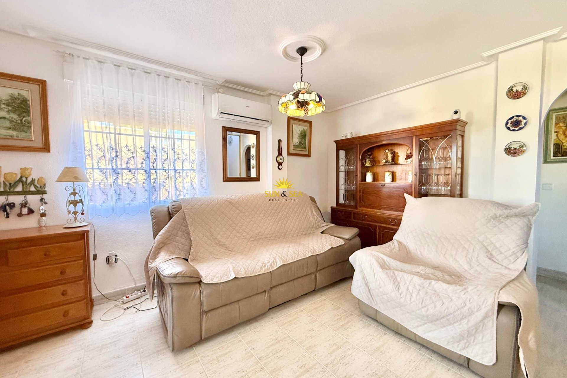 Resale - Villa - Torrevieja - Urb. Jardín del Mar