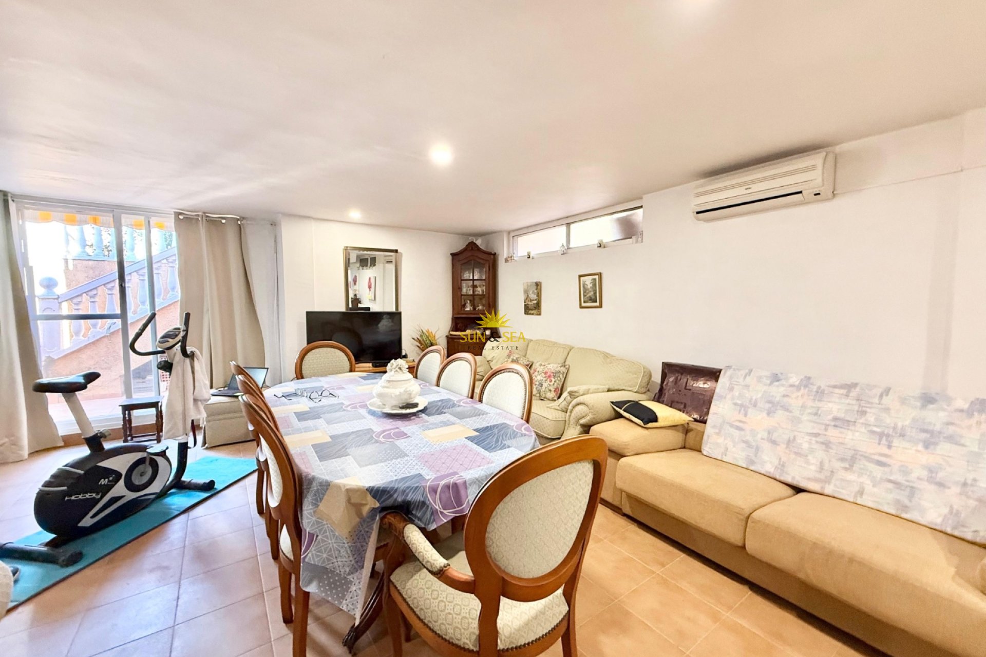 Resale - Villa - Torrevieja - Urb. Jardín del Mar