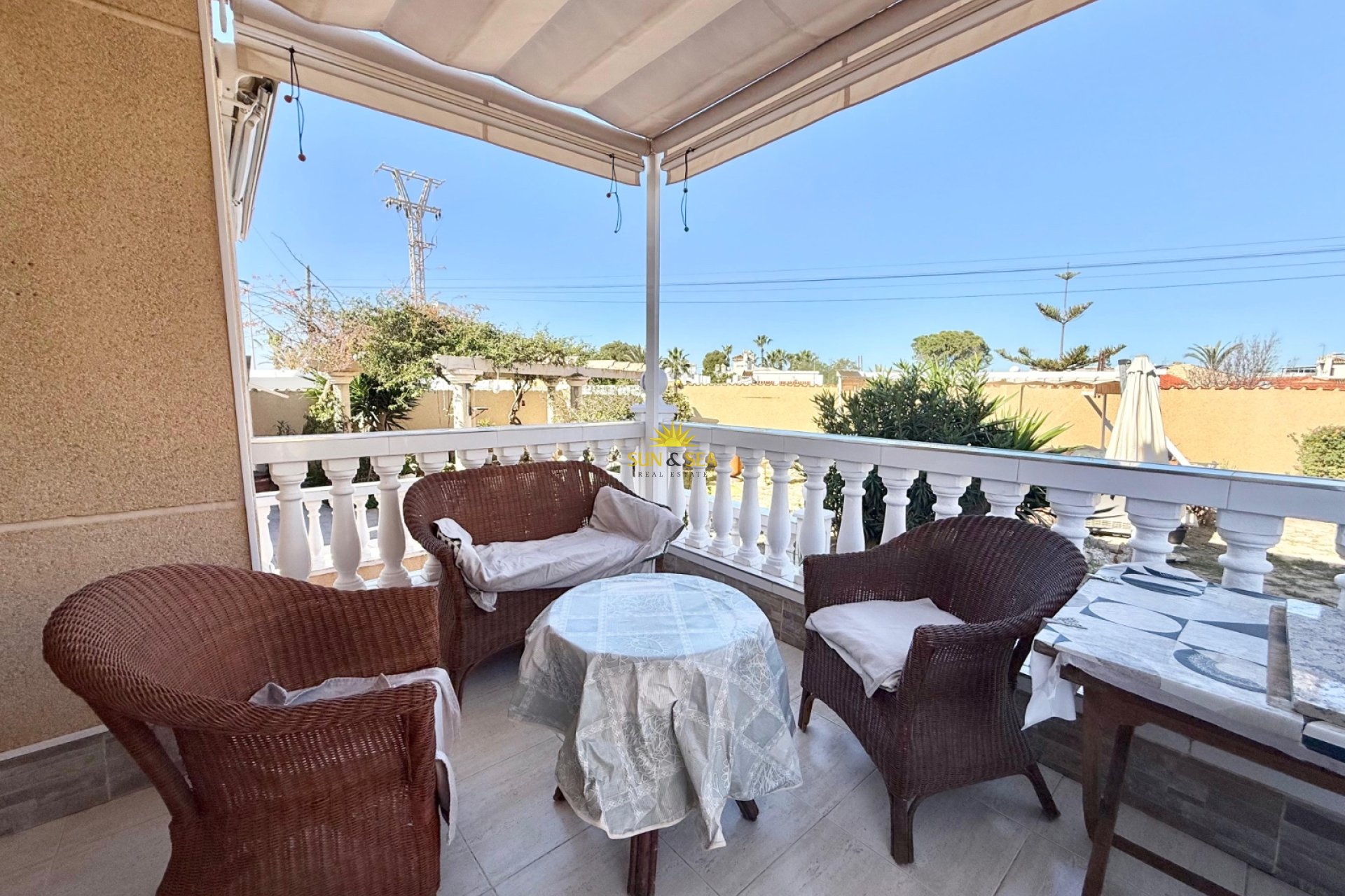 Resale - Villa - Torrevieja - Urb. Jardín del Mar