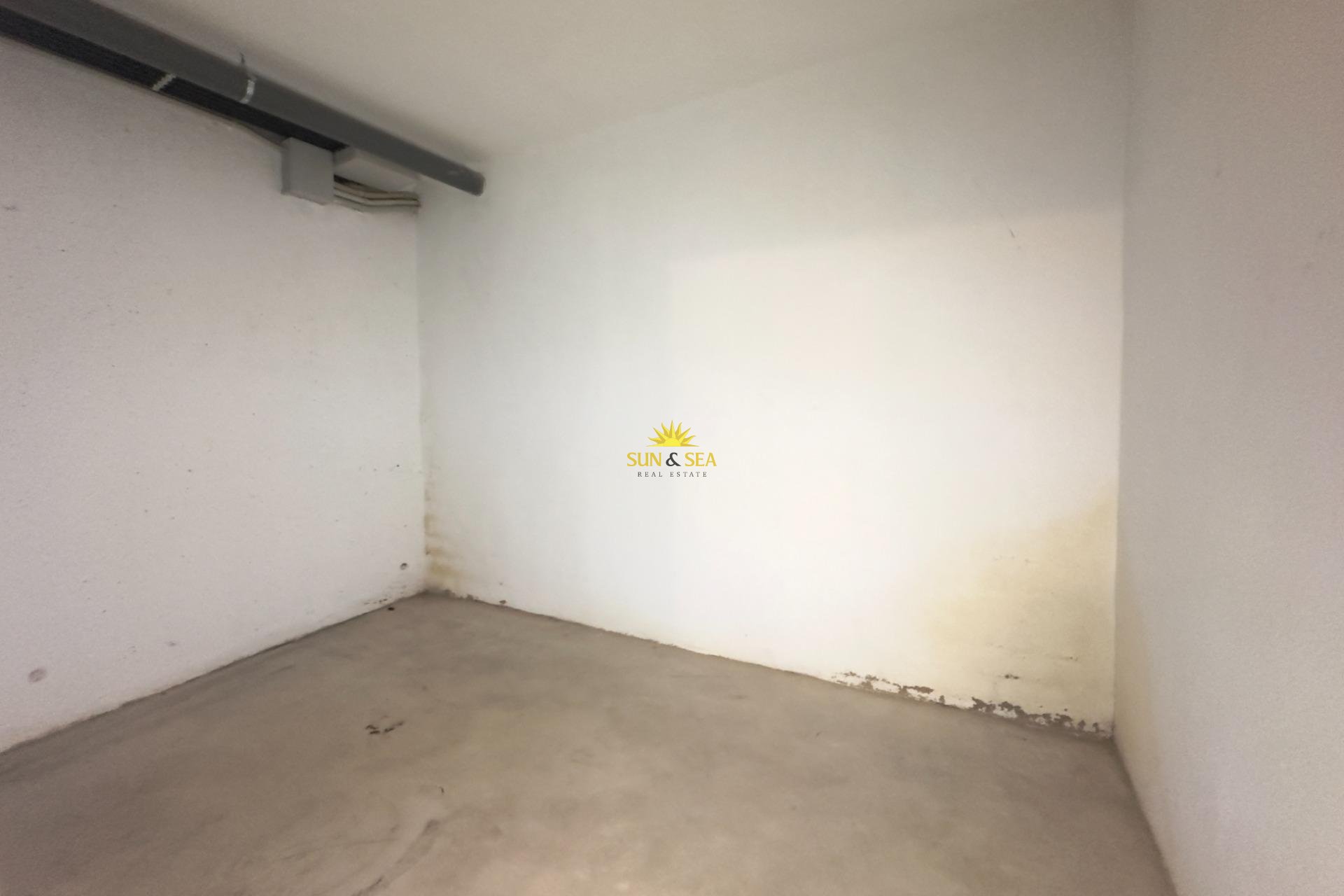 Reventa - Storeroom - Orihuela Costa - Aguamarina