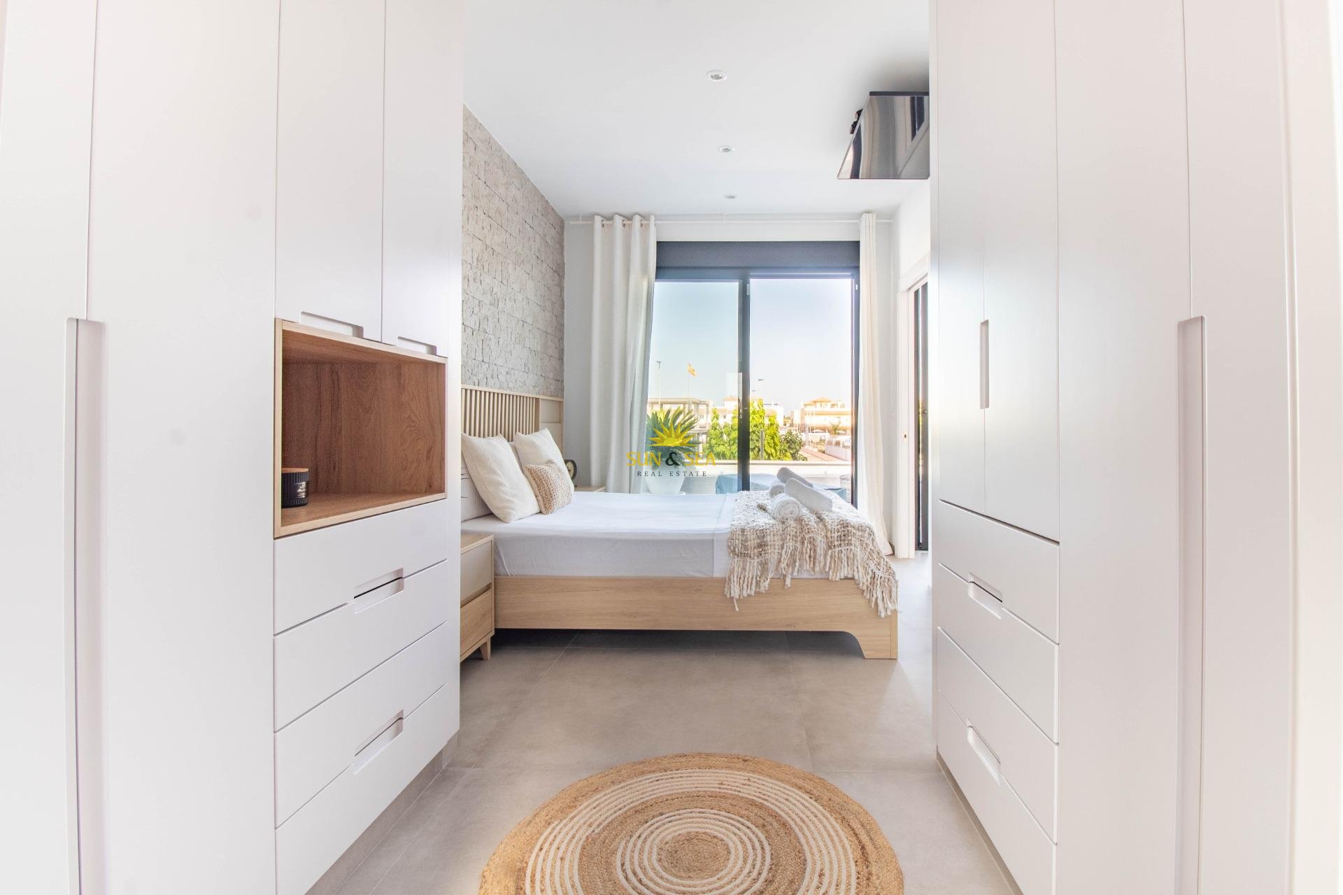 Reventa - Villa / Semi separado - Santiago de la ribera - zona san blas