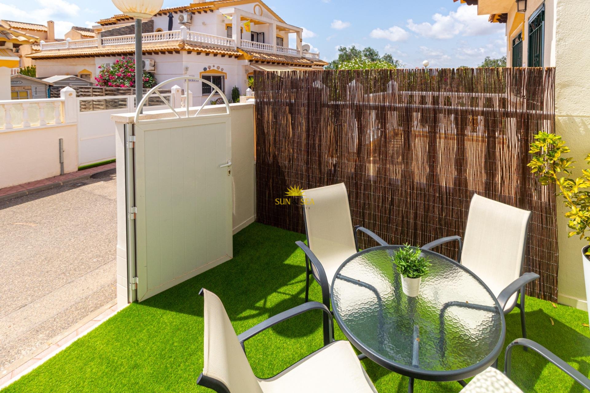 Reventa - Villa / Semi separado - Torrevieja - Los altos