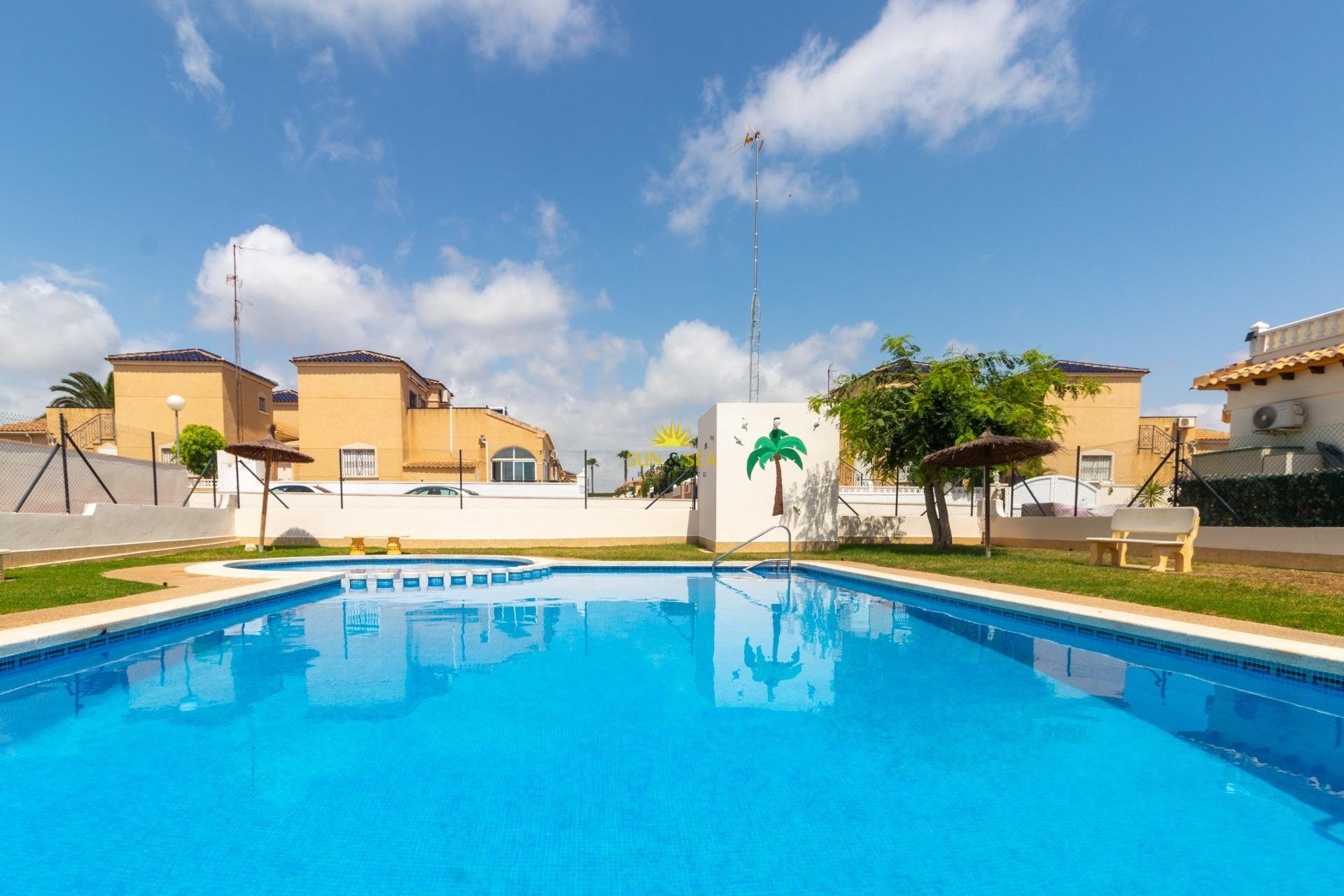 Reventa - Villa / Semi separado - Torrevieja - Los altos