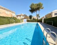 Venta - Chalet - Torrevieja - Urb. Jardín del Mar