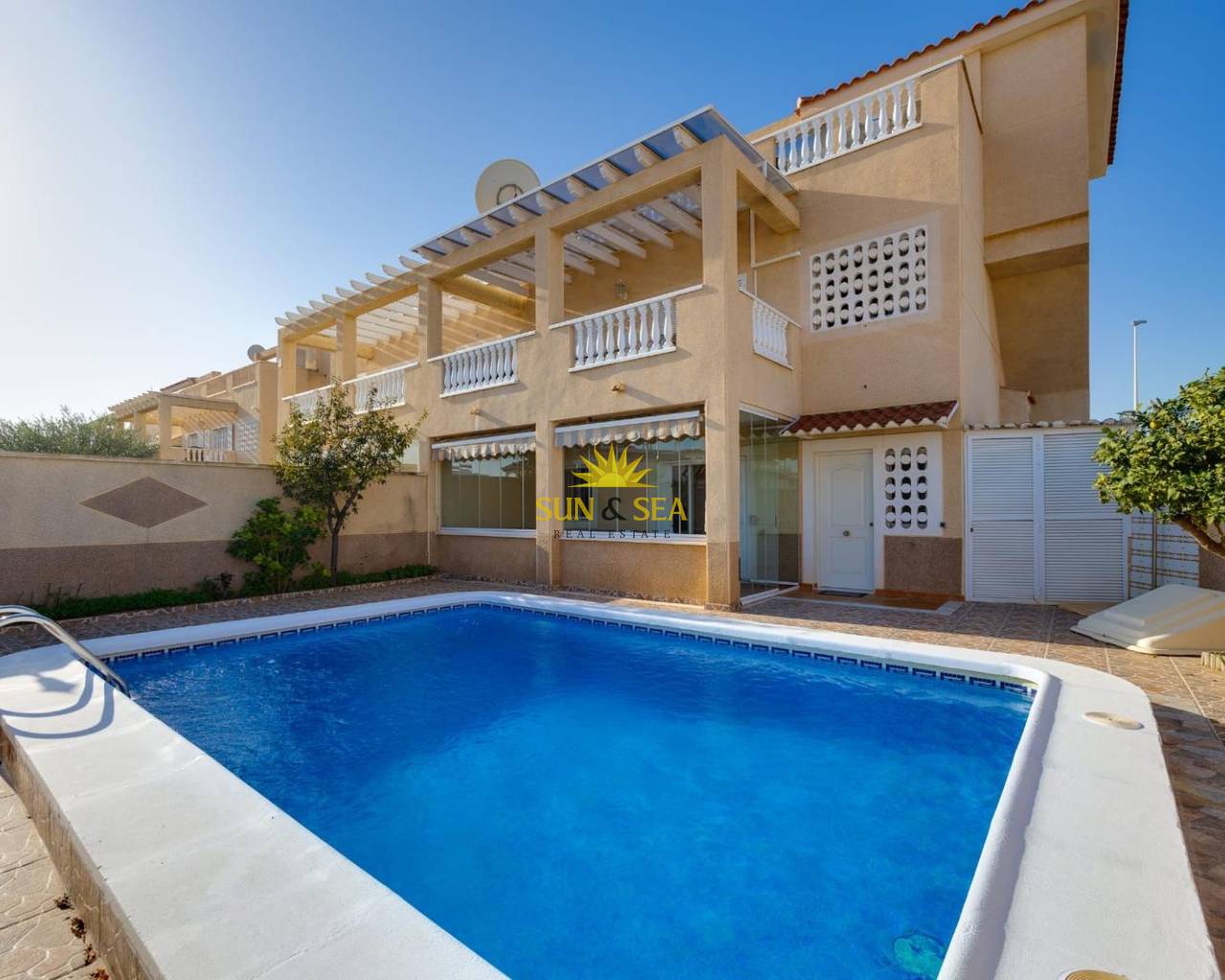 Villa - Аренда на длительный срок - Orihuela Costa - Punta Prima