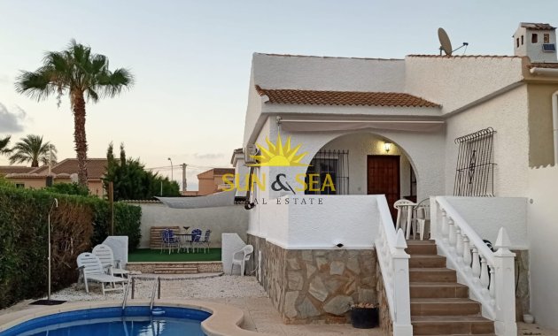 Villa - Location à long terme - Torrevieja - El Chaparral