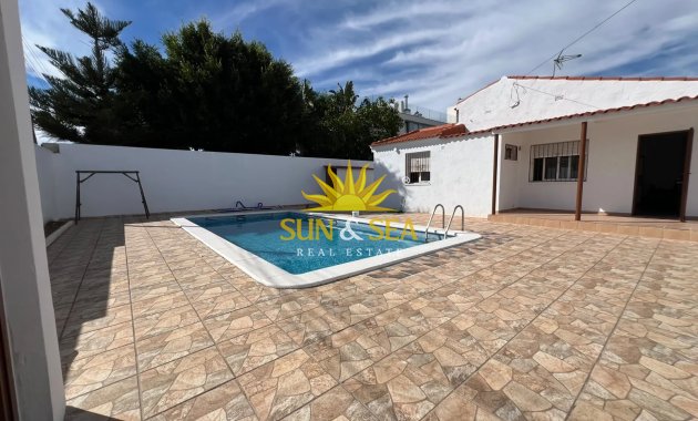 Villa - Location à long terme - Torrevieja - Los Balcones - Los Altos del Edén