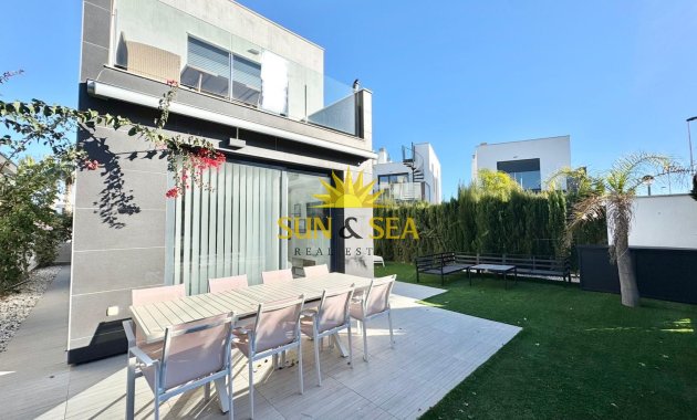 Villa - Long Term Rental - Torrevieja - Punta prima