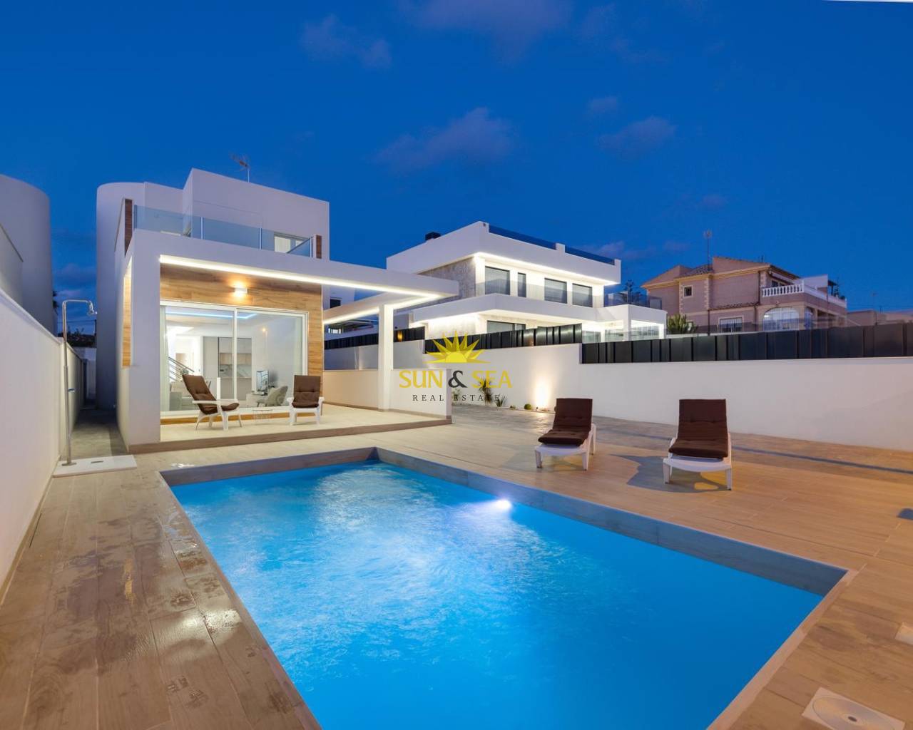 Villa - Перепродажа - Torrevieja - Aguas Nuevas