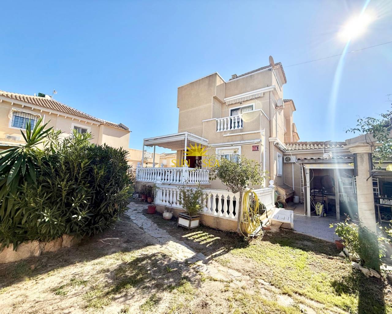 Villa - Resale - Torrevieja - Urb. Jardín del Mar