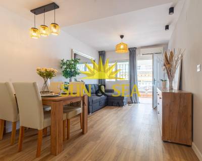 Villa / Semi separado - Venta - Torrevieja - H-84099