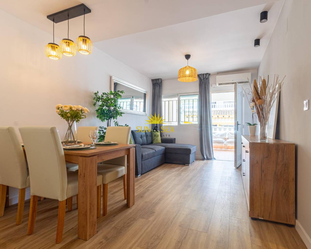 Villa / Semi separado - Venta - Torrevieja - Los altos