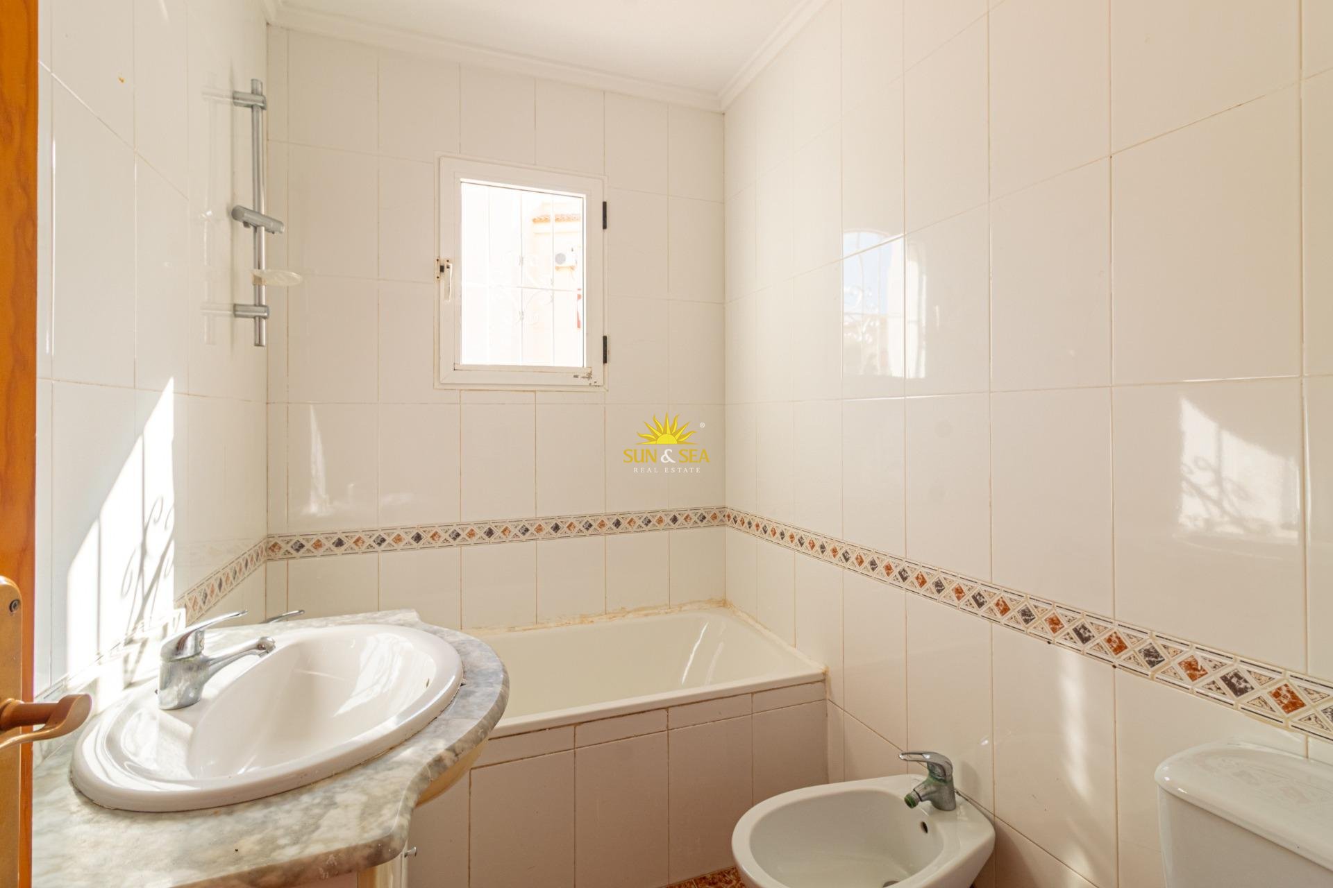 Wiederverkauf - Villa / Doppelhaushälfte - Orihuela Costa - La Florida
