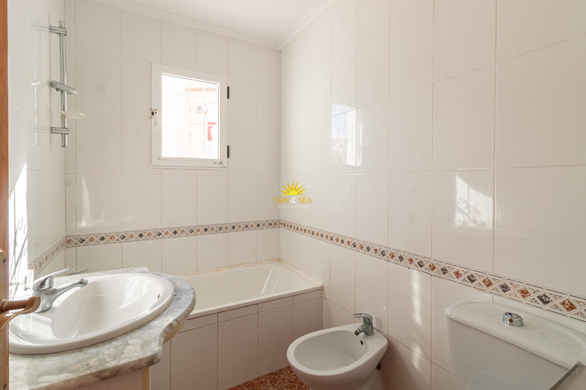 Wiederverkauf - Villa / Doppelhaushälfte - Orihuela Costa - La Florida
