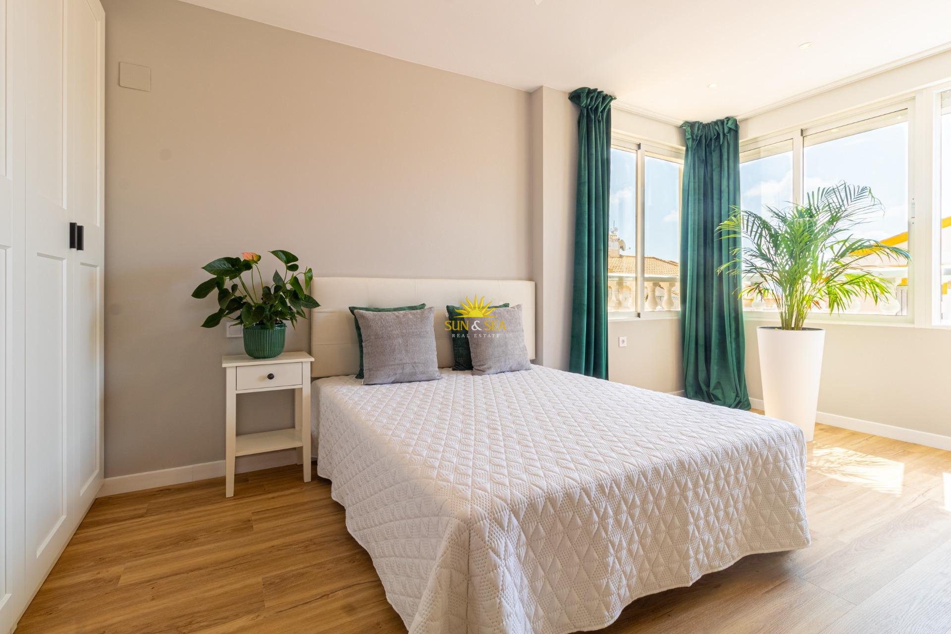 Wiederverkauf - Villa / Doppelhaushälfte - Torrevieja - Los altos