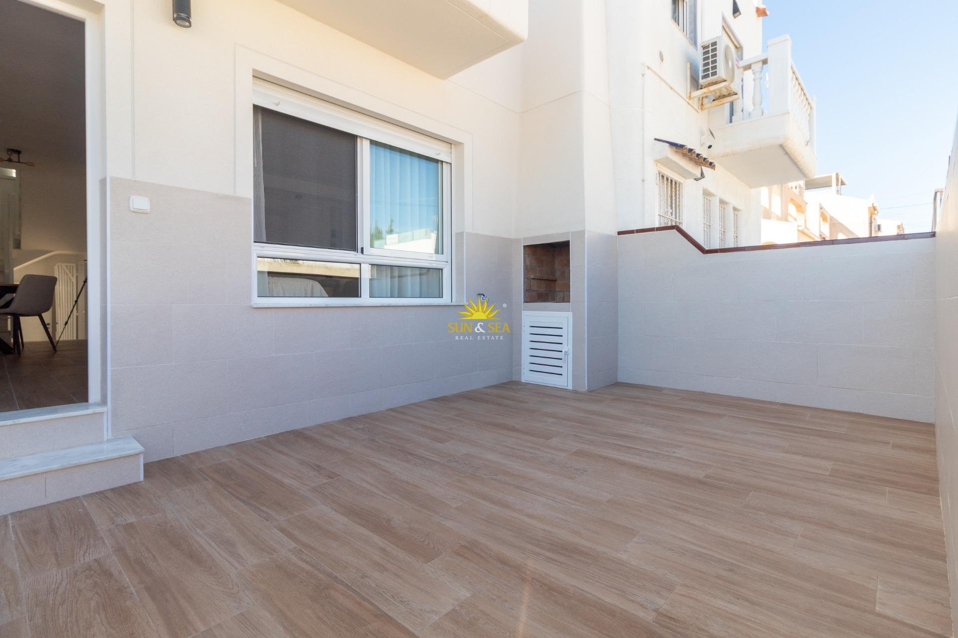 Wiederverkauf - Villa / Doppelhaushälfte - Torrevieja - Los Frutales