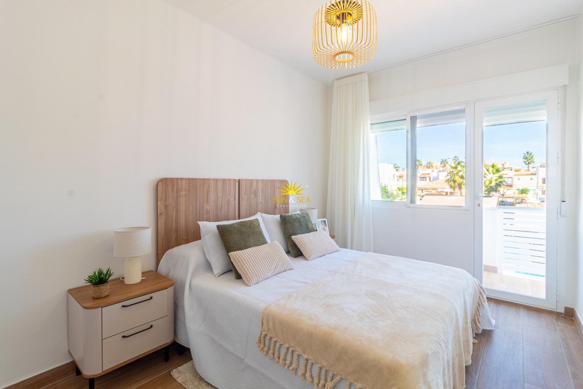 Wiederverkauf - Villa / Doppelhaushälfte - Torrevieja - Los Frutales