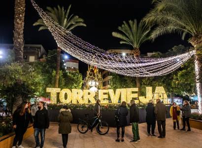 Torrevieja lights up 70 streets with a spectacular display for the Patron Saint Festivities and Christmas 2025