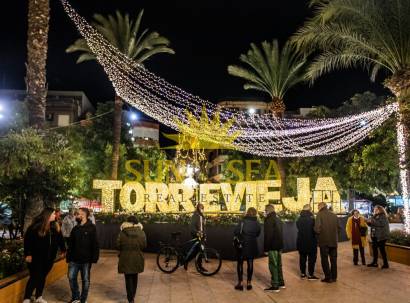 Torrevieja lights up 70 streets with a spectacular display for the Patron Saint Festivities and Christmas 2025