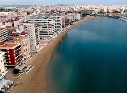 Municipal Investment of 31,001 Euros to Repair the Pedestrian Footbridge over the Acequión Canal