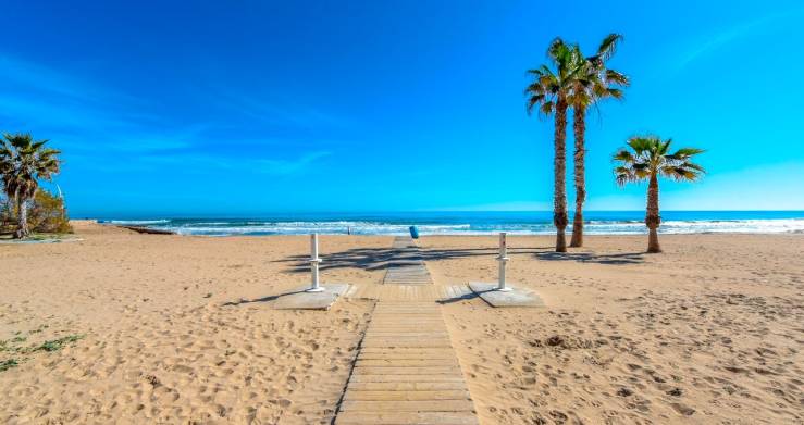 Orihuela Costa’s Best Beaches Fly Five Qualitur Flags in 2026