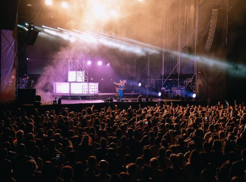 Brilla Torrevieja: cinco años iluminando el verano con música, comunidad y cultura