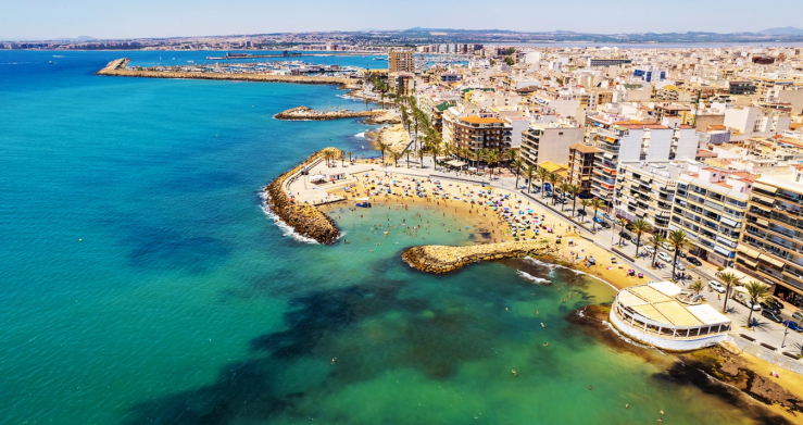 Torrevieja kündigt neue Investitionen in Infrastruktur, Bildung und Grünflächen an