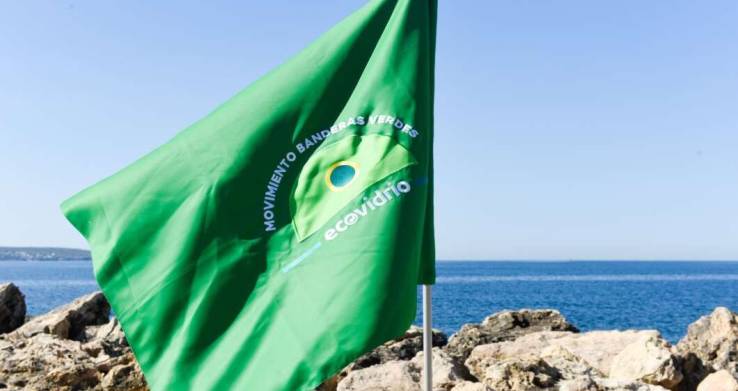 This summer, Torrevieja joins the challenge to obtain the green flag of hospitality sustainability from Ecovidrio