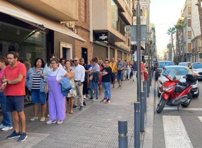 Torrevieja mantendrá el bono consumo en 2025: medio millón de euros municipales de noviembre a Navidad