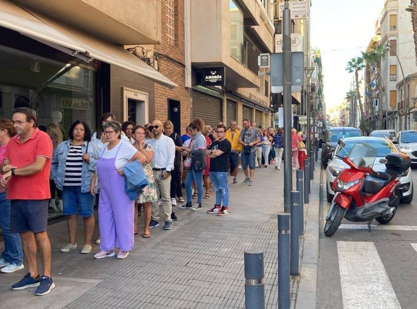 Torrevieja Will Keep Its Consumption Voucher in 2025: Half a Million Euros in Municipal Funds from November to Christmas