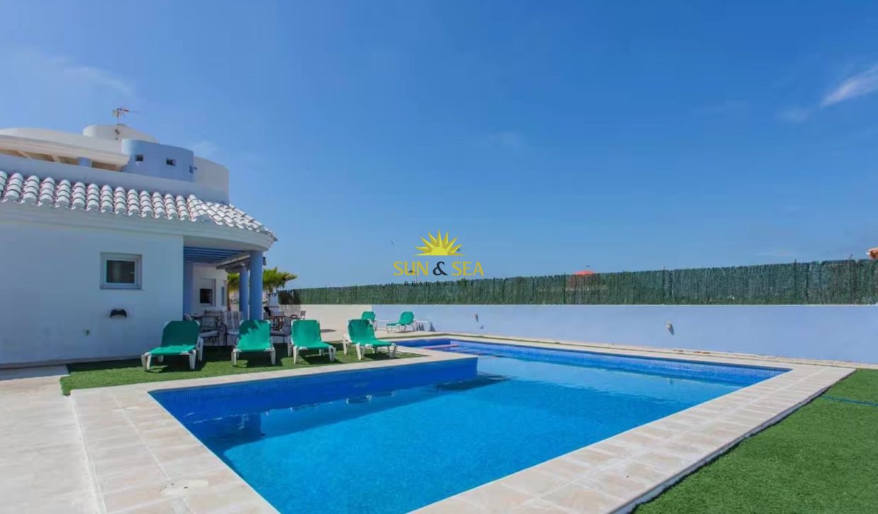 Long Term Rental - Villa - La Manga del Mar Menor - Zona Urbanización Veneziola Golf