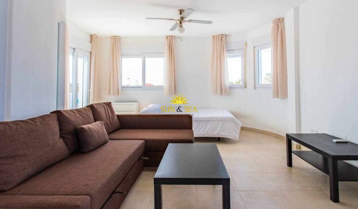 Long Term Rental - Villa - La Manga del Mar Menor - Zona Urbanización Veneziola Golf