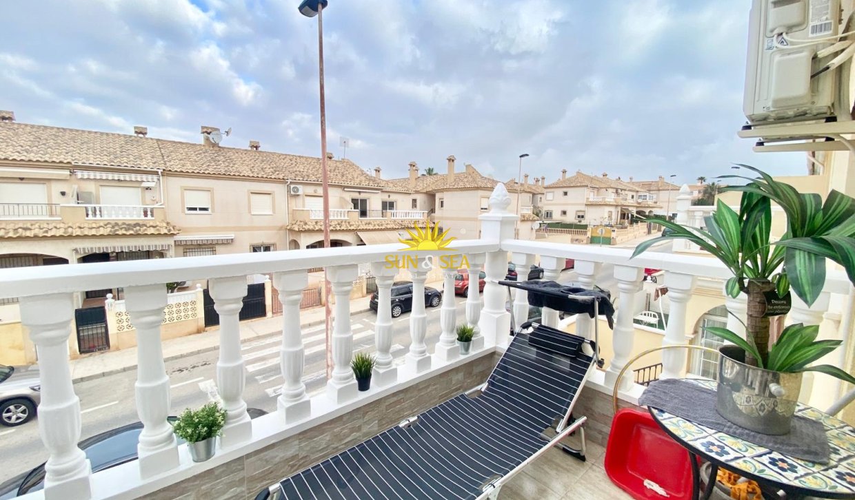 Alquiler a largo plazo - Bungalow - Torrevieja - Aguas Nuevas