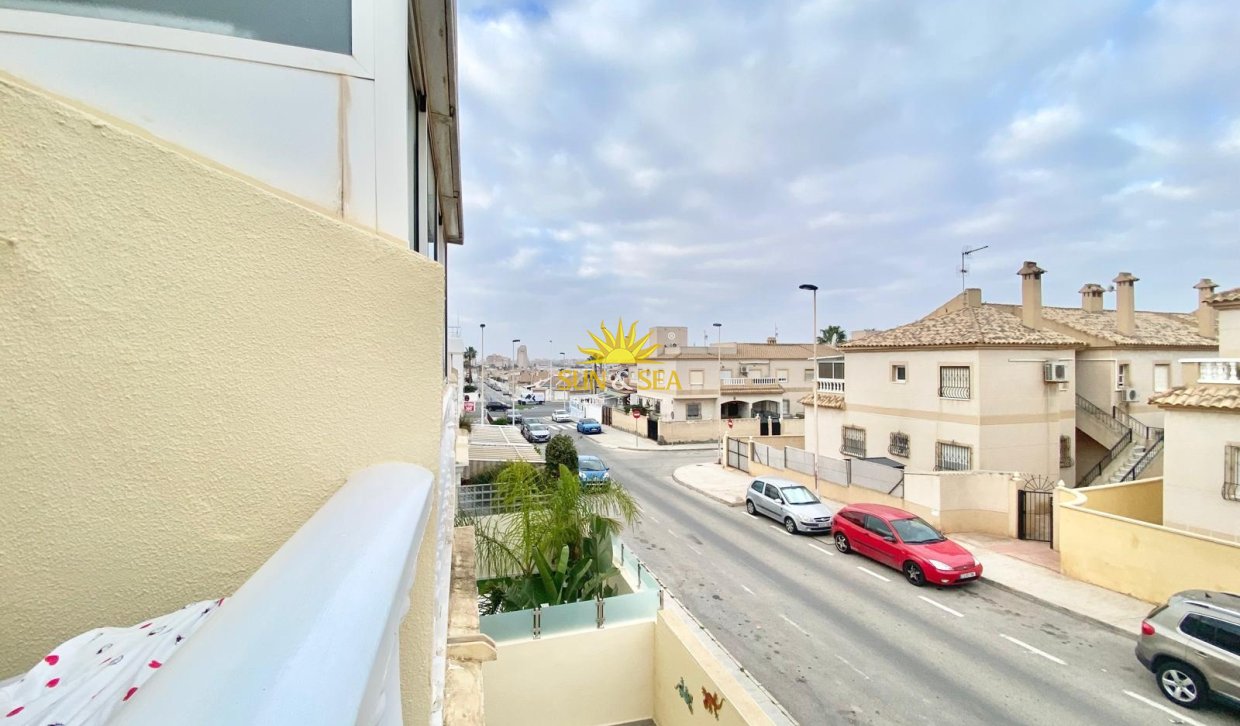 Alquiler a largo plazo - Bungalow - Torrevieja - Aguas Nuevas