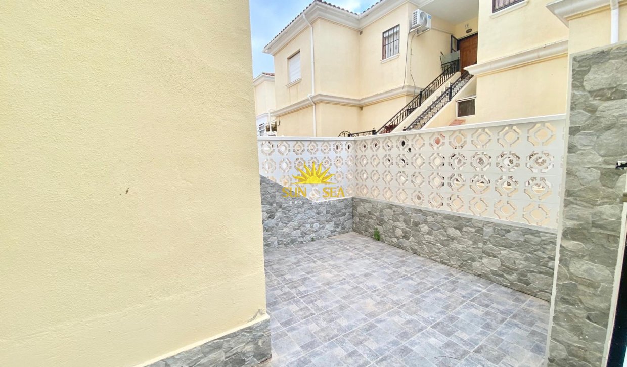 Alquiler a largo plazo - Bungalow - Torrevieja - Aguas Nuevas