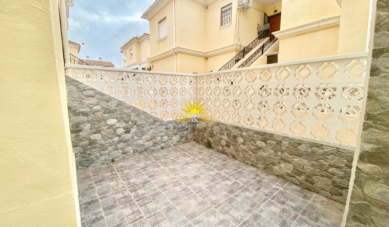 Alquiler a largo plazo - Bungalow - Torrevieja - Aguas Nuevas