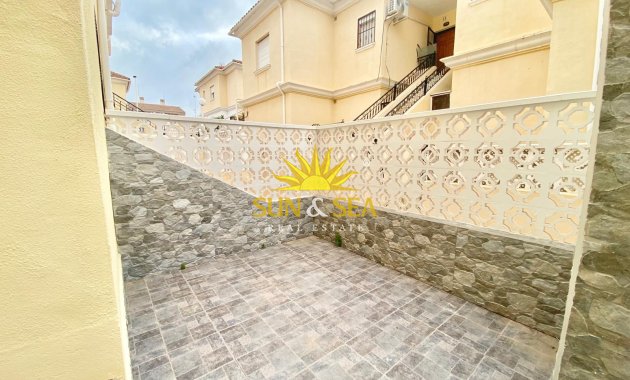 Alquiler a largo plazo - Bungalow - Torrevieja - Aguas Nuevas